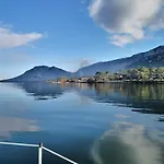 Botel Stlocavoile 2, Seuls A Bord D Un Voilier Dans Le Golfe