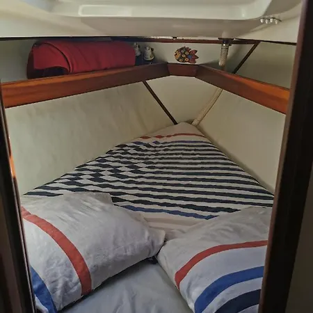 Stlocavoile 2, Seuls A Bord D Un Voilier Dans Le Golfe *