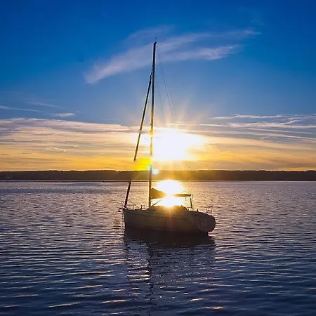 Stlocavoile 2, Seuls à Bord D Un Voilier Dans Le Golfe *