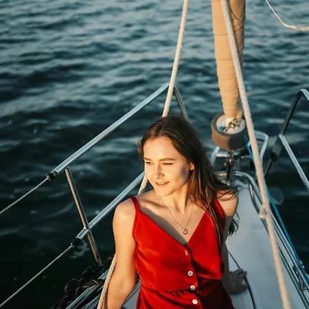 Stlocavoile 2, Seuls A Bord D Un Voilier Dans Le Golfe *