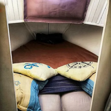 Stlocavoile 2, Seuls A Bord D Un Voilier Dans Le Golfe Båthotell