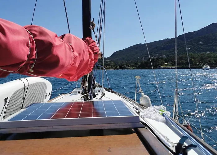 Stlocavoile 2, Seuls A Bord D Un Voilier Dans Le Golfe Botel