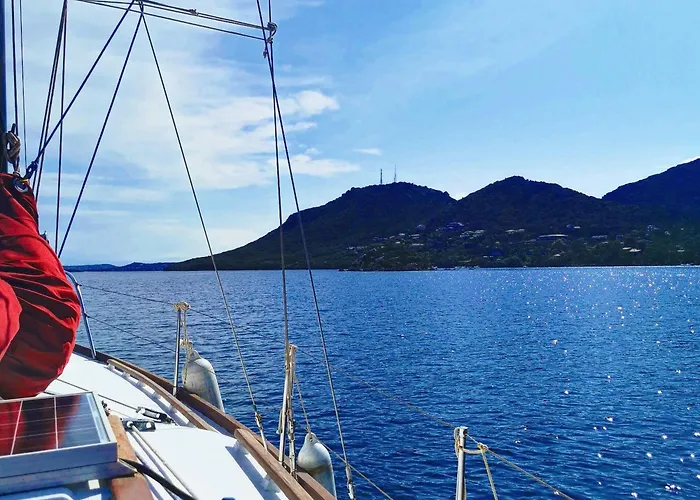 Botel Stlocavoile 2, Seuls A Bord D Un Voilier Dans Le Golfe