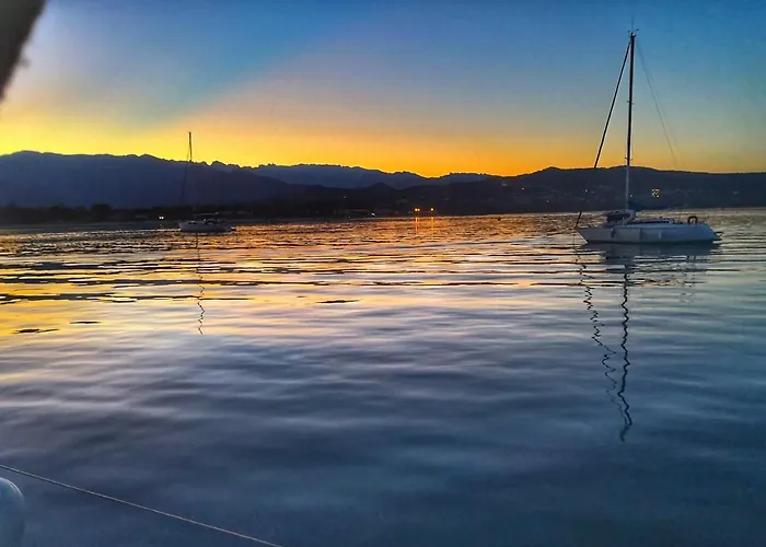 Stlocavoile 2, Seuls A Bord D Un Voilier Dans Le Golfe Botel *