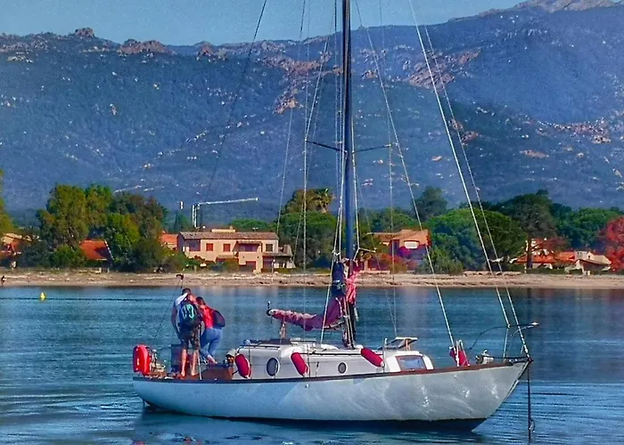 Stlocavoile 2, Seuls A Bord D Un Voilier Dans Le Golfe Botel