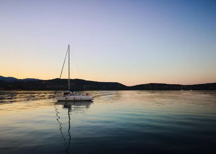 Botel Stlocavoile 2, Seuls A Bord D Un Voilier Dans Le Golfe