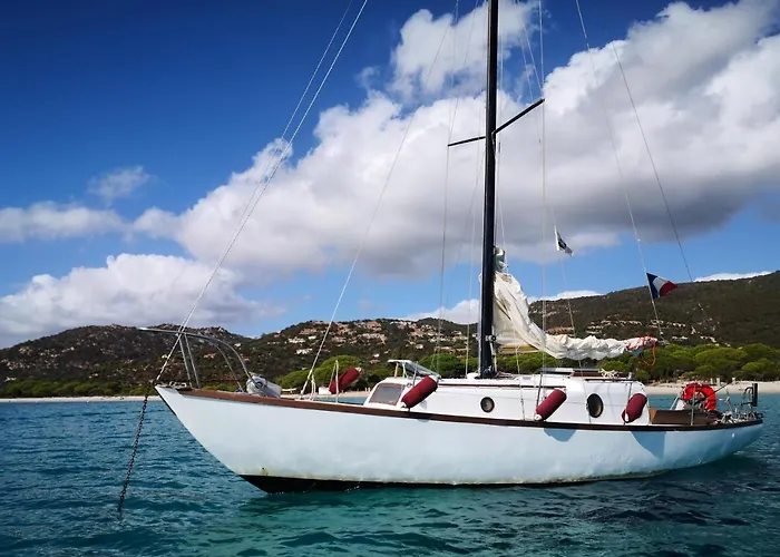 Stlocavoile 2, Seuls A Bord D Un Voilier Dans Le Golfe Botel *