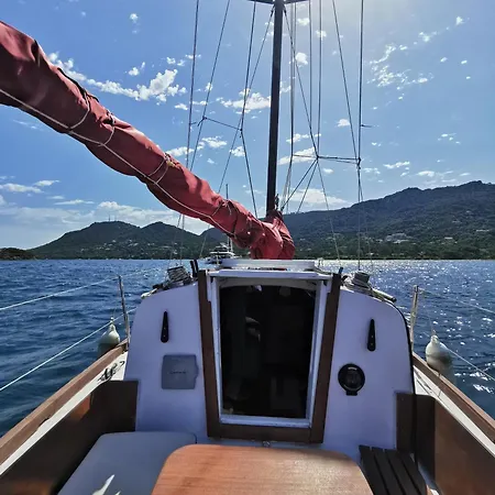 Stlocavoile 2, Seuls A Bord D Un Voilier Dans Le Golfe Porto-Vecchio (Corsica)