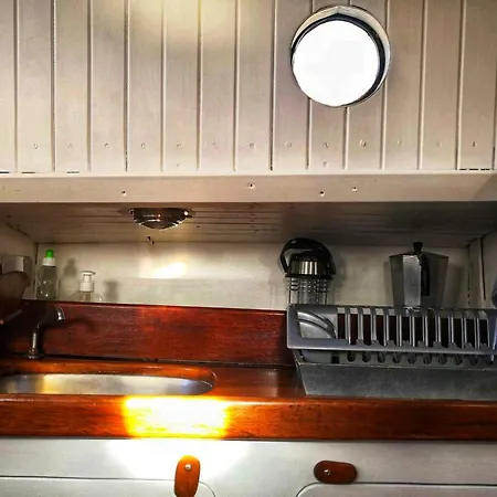 Stlocavoile 2, Seuls A Bord D Un Voilier Dans Le Golfe *