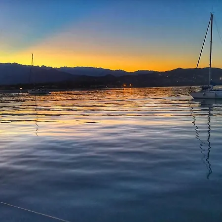 Stlocavoile 2, Seuls A Bord D Un Voilier Dans Le Golfe Botel *
