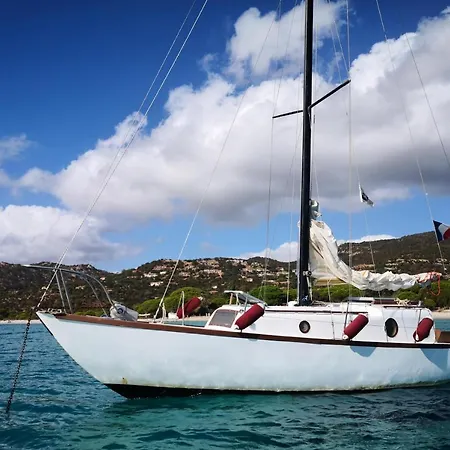 Stlocavoile 2, Seuls A Bord D Un Voilier Dans Le Golfe Botel *